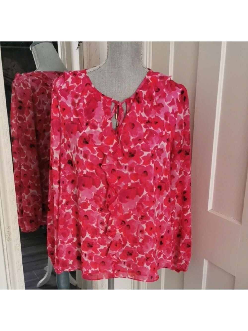 Laura petites pink long sleeve blouse with ruffledfront and keyhole front. 12